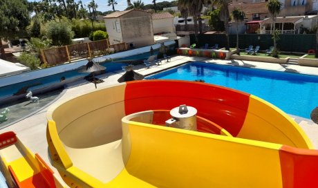 Piscine chauffée, toboggan aquatique et jeux d'eau au Cap d'Agde