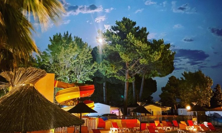 Piscine chauffée, toboggan aquatique et jeux d'eau au Cap d'Agde