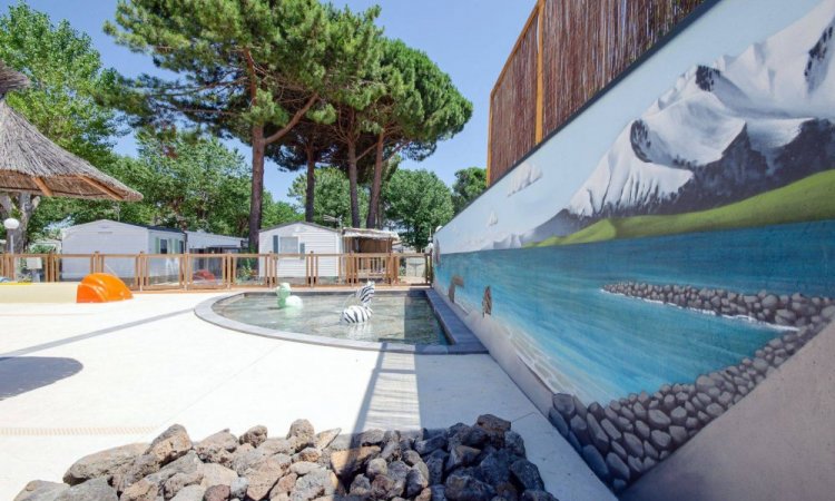 Piscine chauffée, toboggan aquatique et jeux d'eau au Cap d'Agde