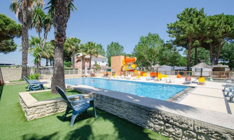 Piscine chauffée, toboggan aquatique et jeux d'eau au Cap d'Agde