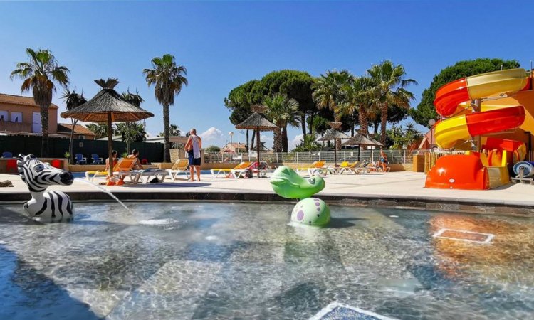 Piscine chauffée, toboggan aquatique et jeux d'eau au Cap d'Agde