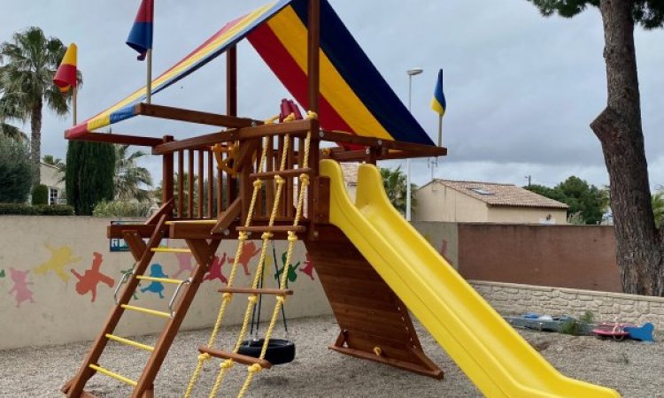 Rainbow Castle pour les enfants au Camping les Jardins d'Agathe! Cap d'Agde